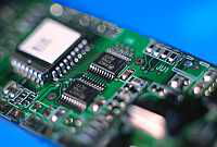 Elektronik: Das Bild zeigt eine Leiterplatte als Synonym für die Vielfältigen Anwendungsmöglichkeiten oberflächenanalytischer Methoden in der Elektronik und Halbleiterindustrie.